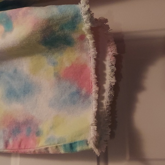 Girl's Jordache tie dye shorts - Picture 2 of 7